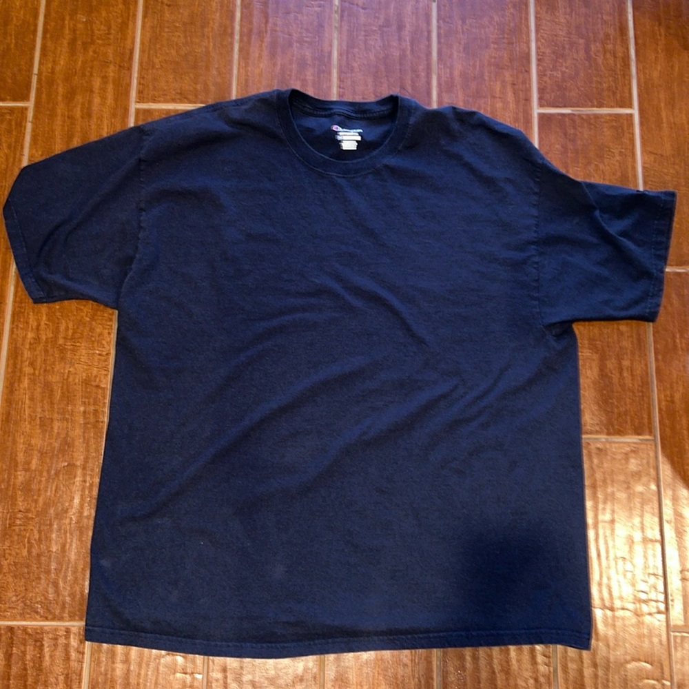 Men’s champion shirt size 3XL.